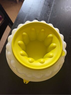 Tupperware Jello mold
